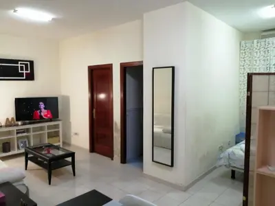 Una televisión o centro de entretenimiento en Piso Económico en pleno Chamberi
