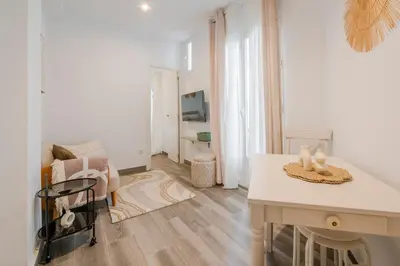 Una televisión o centro de entretenimiento en Cute & Cozy apartment in Retiro