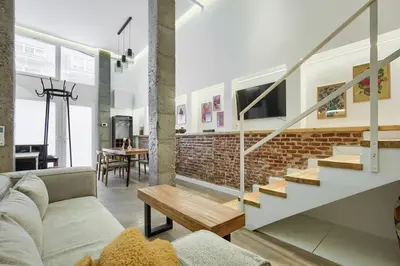 Una televisión o centro de entretenimiento en Beautiful apartment in the center surrounded by parks