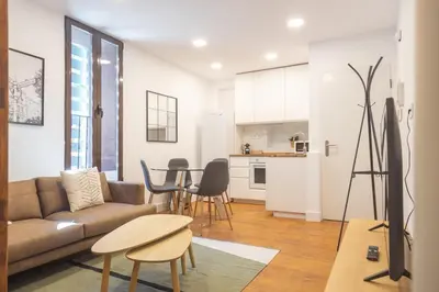 Una cocina o zona de cocina en Centrally located apartment in Madrid