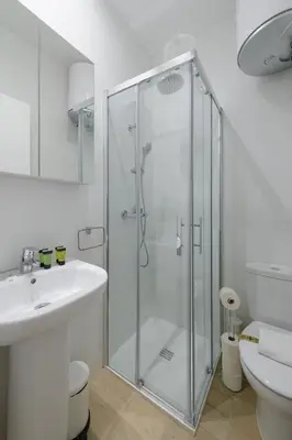 Un baño de GuestReady - Lovely home in Lavapiés