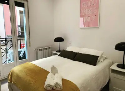 Cama o camas de una habitación en Modern Apartment I in Madrid
