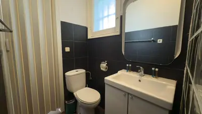 Un baño de Bright Apartment in the Heart of Lavapies - B41