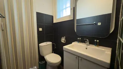 Un baño de Bright Apartment in the Heart of Lavapies - B41