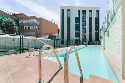 Piscina en o cerca de Aurora Stays by Charming - Parking cubierto gratis