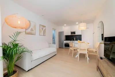 Una cocina o zona de cocina en Aurora Stays by Charming - Parking cubierto gratis
