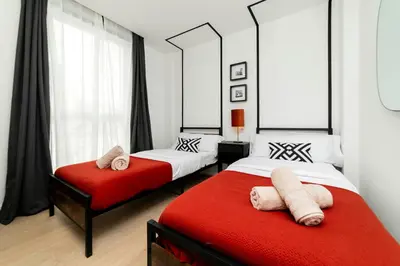 Cama o camas de una habitación en Aurora Stays by Charming - Parking cubierto gratis