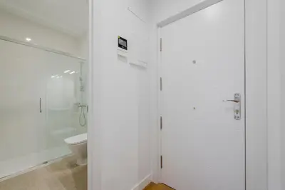 Un baño de Retiro con parking para 4, vive la Latina