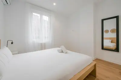 Cama o camas de una habitación en Retiro con parking para 4, vive la Latina