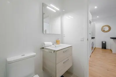 Un baño de Retiro con parking para 4, vive la Latina
