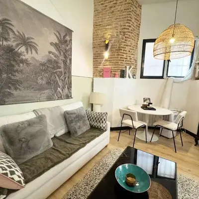 La Vida Malasana Central Apartment for 4 Guests