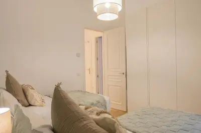 Cama o camas de una habitación en Temporary central apartment in the Retiro Temporal IBI385A