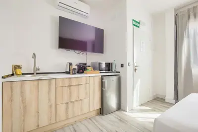 Una televisión o centro de entretenimiento en Dobo Madrid Lucero