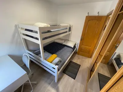 Cama o camas de una habitación en Piso en calle Álvarez de la Ribera 18