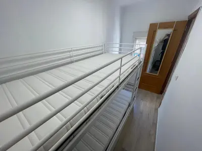 Cama o camas de una habitación en Piso en calle Álvarez de la Ribera 18