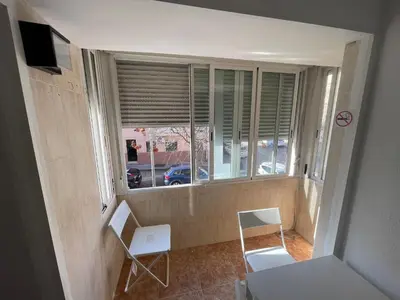 Una televisión o centro de entretenimiento en Piso en calle Álvarez de la Ribera 18