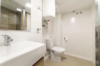 Un baño de Regency VIII - Ferga Suites
