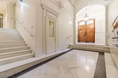 Plano de Remarkable 1BR with lovely decor in Chueca