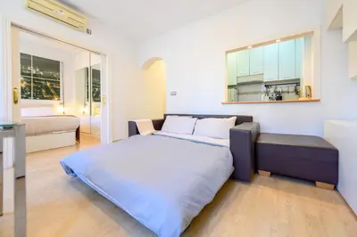 Cama o camas de una habitación en Lovely apartment temporal Madrid Centro SBE282D