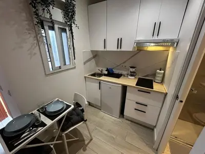 Una cocina o zona de cocina en Hermoso apartamento estudio en el centro de Madrid