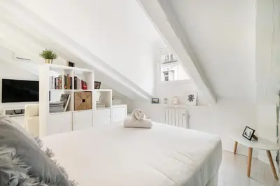 Cama o camas de una habitación en Charming Apartment in Heart of Madrid