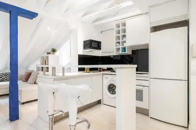 Una cocina o zona de cocina en Charming Apartment in Heart of Madrid