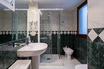 Un baño de Tranquilo, céntrico y luminoso
