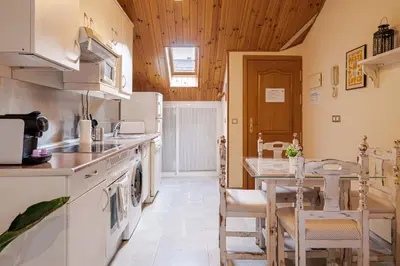 Una cocina o zona de cocina en Terraza, luminoso y bien situado
