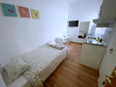 Una cocina o zona de cocina en Apartamentos TravelStay Fuencarral