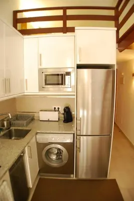 Una cocina o zona de cocina en Apartamentos Puzzle Madrid Sol