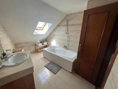 Un baño de Spacious and bright penthouse with Terrace