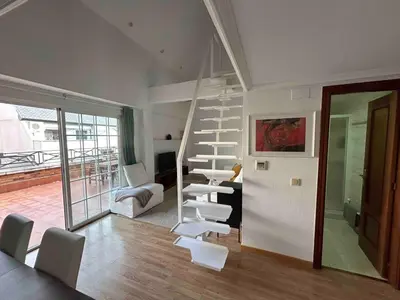 Una televisión o centro de entretenimiento en Spacious and bright penthouse with Terrace