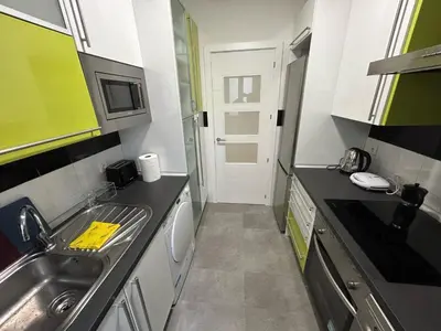 Una cocina o zona de cocina en Habitaciones en Embajadores