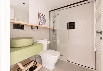 Un baño de Maravilloso piso cerca al parque del Retiro
