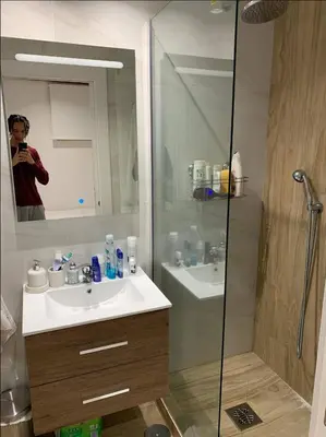 Un baño de Modern & cozy 1 bedroom apartment in Malasaña