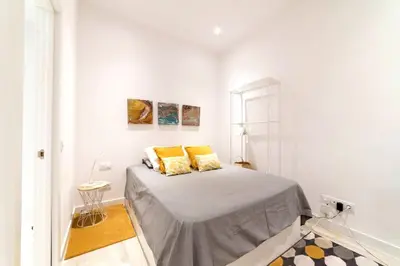 Cama o camas de una habitación en Cozy Studio in Malasaña 2 PAX