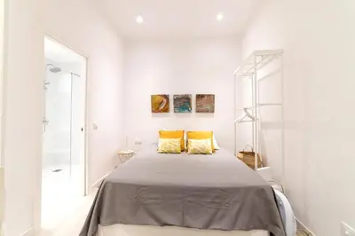 Cama o camas de una habitación en Cozy Studio in Malasaña 2 PAX