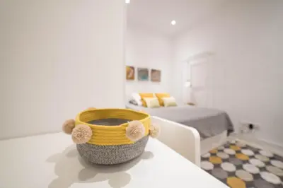 Cama o camas de una habitación en Cozy Studio in Malasaña 2 PAX