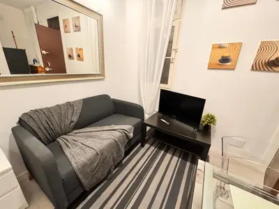Una televisión o centro de entretenimiento en Apartamento Ile Valleca Madrid