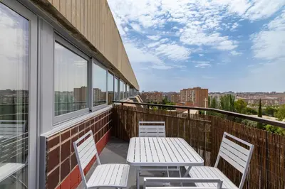 Un balcón o terraza de HA Retiro Suites