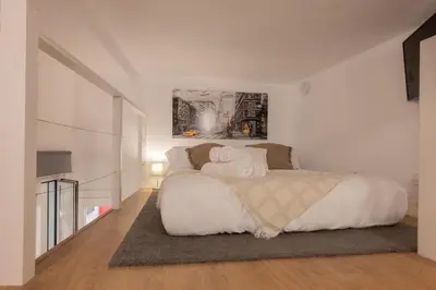 Cama o camas de una habitación en Modern, temporary, and practical apartment in Chamberí VAR120