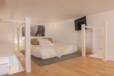 Cama o camas de una habitación en Modern, temporary, and practical apartment in Chamberí VAR120