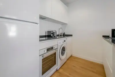 Una cocina o zona de cocina en Elegancia con parking para 4, vive La Latina