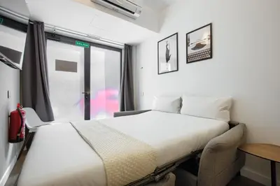 Cama o camas de una habitación en Dobo Madrid Río