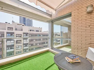 Un balcón o terraza de My City Home - Apartamento con terraza y piscina comunitaria en Legazpi