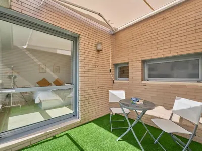Un balcón o terraza de My City Home - Apartamento con terraza y piscina comunitaria en Legazpi