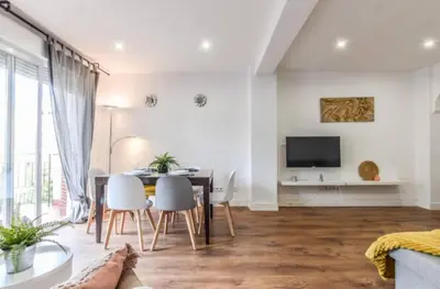 Una televisión o centro de entretenimiento en AH -Tu piso ideal en Retiro - Moderno y con estilo