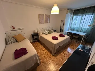 Cama o camas de una habitación en Habitaciones en Ferrocarril