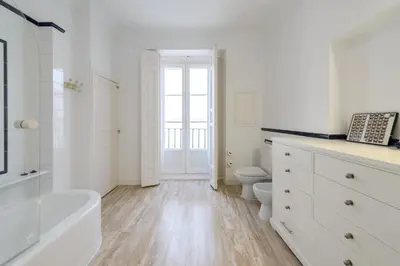 Un baño de Apartamento con vistas impresionantes 170m2 muy amplio y lujoso- 1 Min Plaza Mayor
