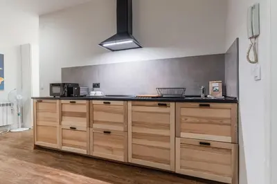 Una cocina o zona de cocina en Cozy renovated -1BD 1BATH -Antón Martín